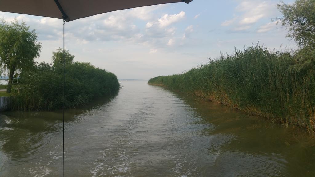 Opatment Lägenhet Mörbisch am See Exteriör bild
